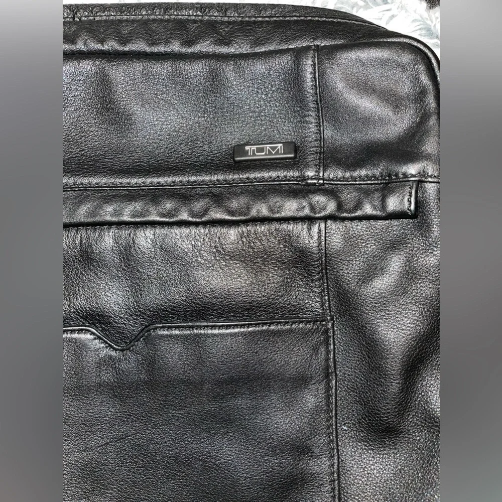 TUMI Genuine leather shoulder bag for man 